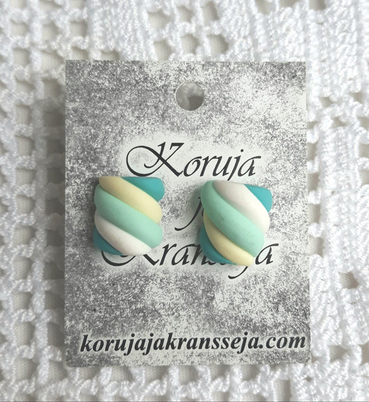 Vaahtokarkki Nappikorvakorut