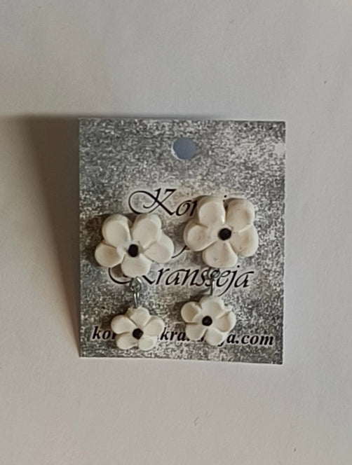 Valkokukkakorvakorut