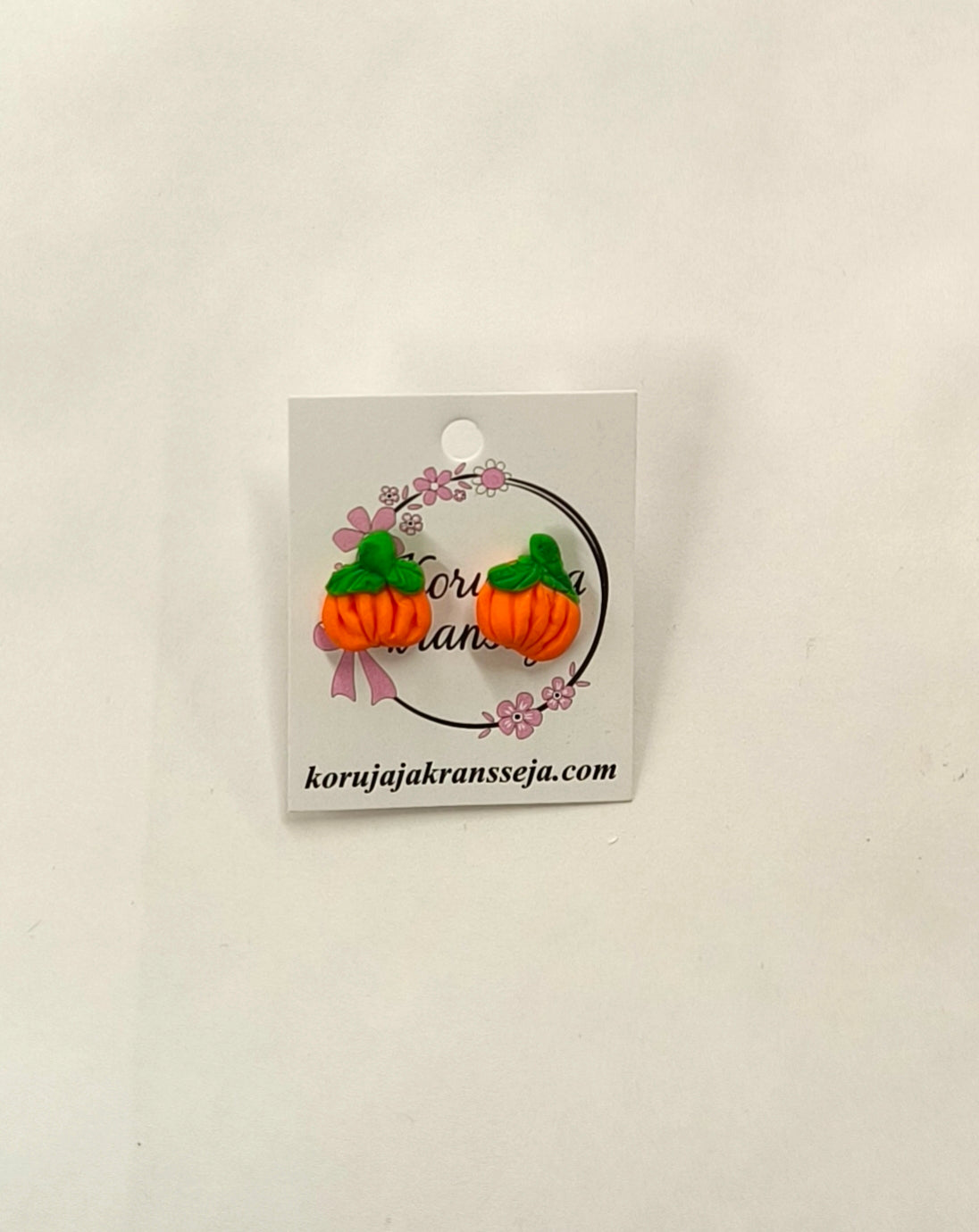 Kurpitsa nappikorvakorut