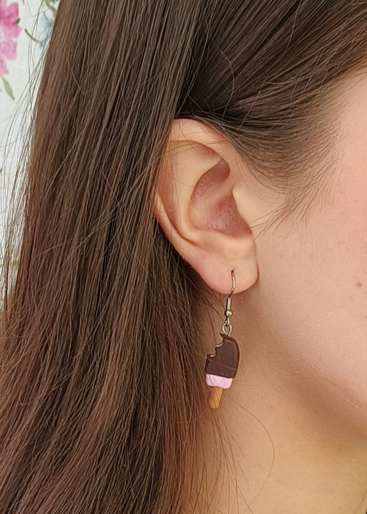 Jäätelö Korvakorut, Roikkuvat