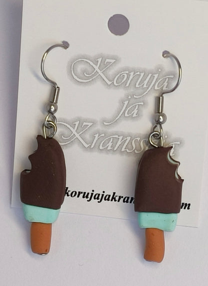Jäätelö Korvakorut, Roikkuvat